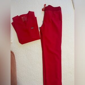 Figs limited edition color set. Kade cargo pants w/ Catarina top. XS